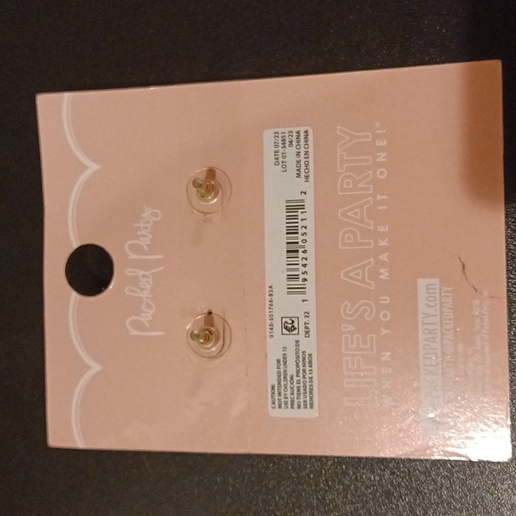 NWT Hypo-Allergenic Women's Goldtone Smitten Mittens Earrings - Picture 4 of 4